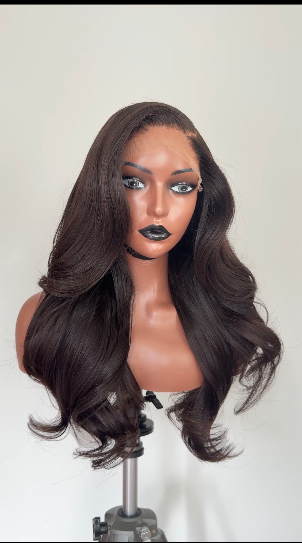 Lola | 22" Loose Wave Closure Wig