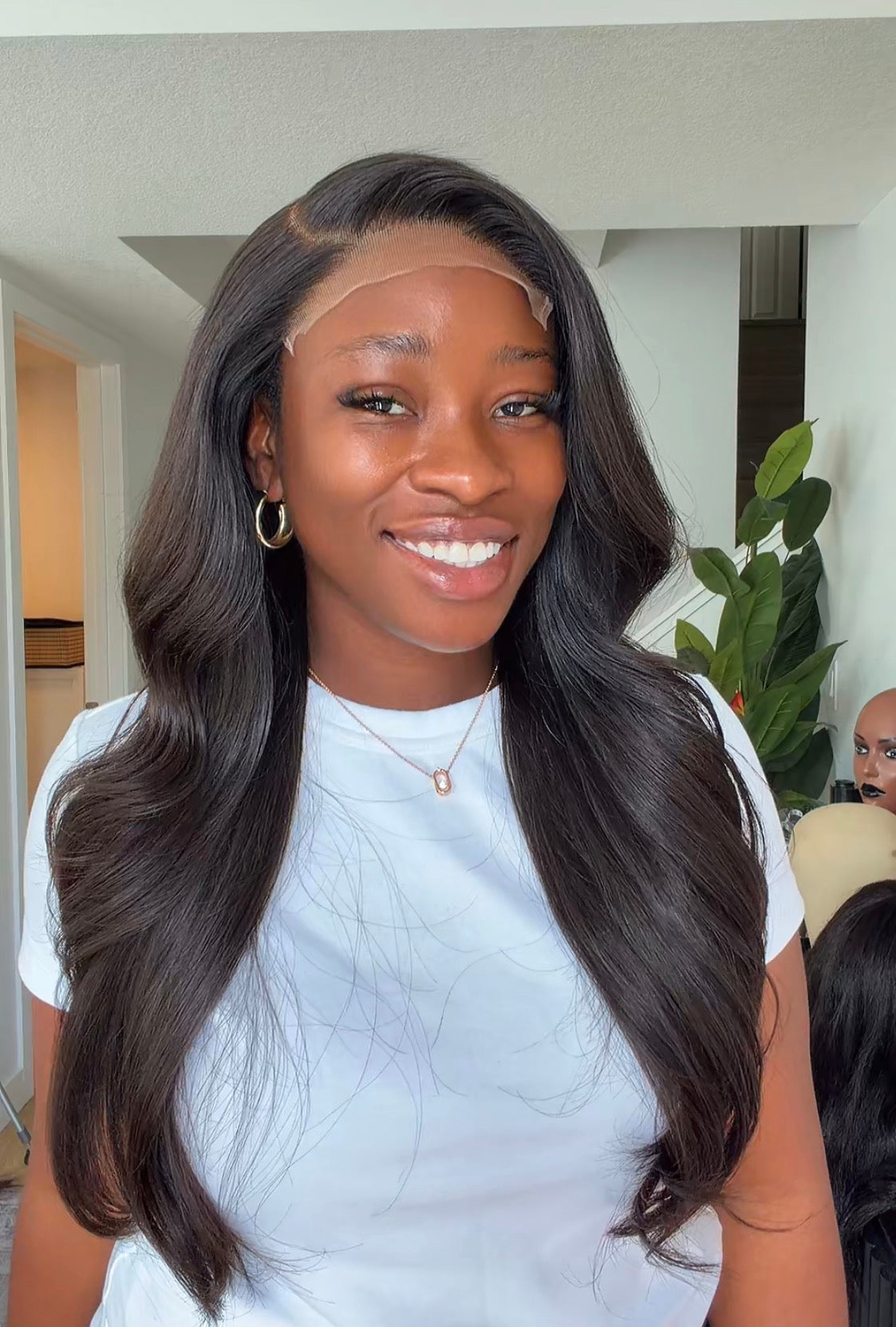 Lola | 22" Loose Wave Closure Wig